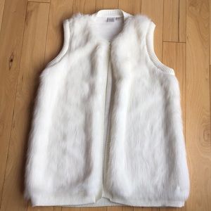 Twik faux fur vest
